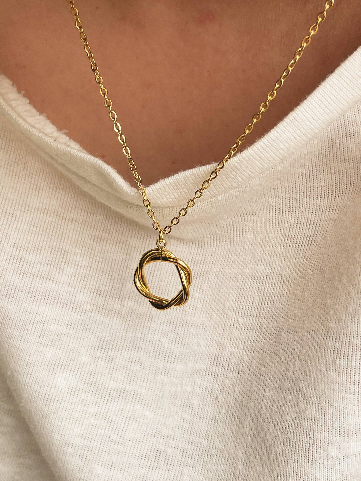 Twisted Circle Necklace - Vintage Style Ring Necklace