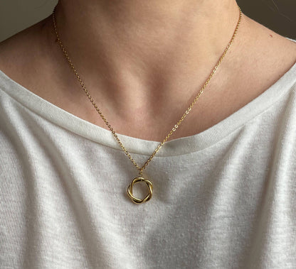 Twisted Circle Necklace - Vintage Style Ring Necklace