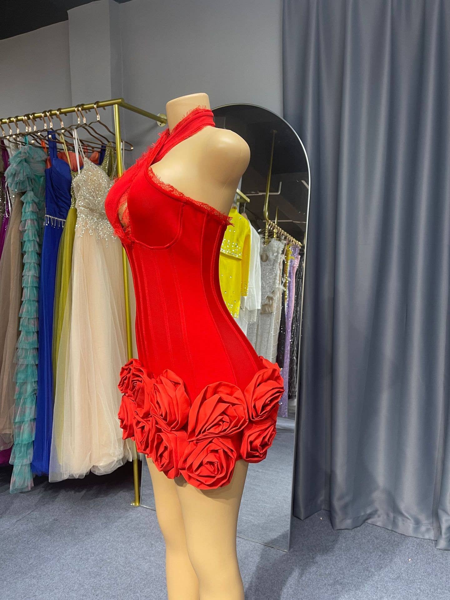 Elegant Red Halter Neck Lace Flower Bandage Skirt